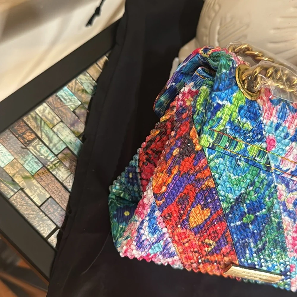 Kurt Geiger London Mini Kensington Crystal Shoulder Bag
Kurt Geiger Lond… - Picture 12 of 17